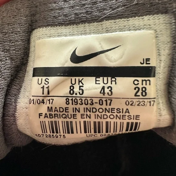 Nike Revolution Teal and Black Athletic Shoes - Picture 3 of 5